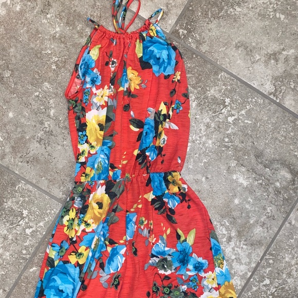 Pink Lily floral romper. Size small. Brand new NWT - Picture 2 of 8